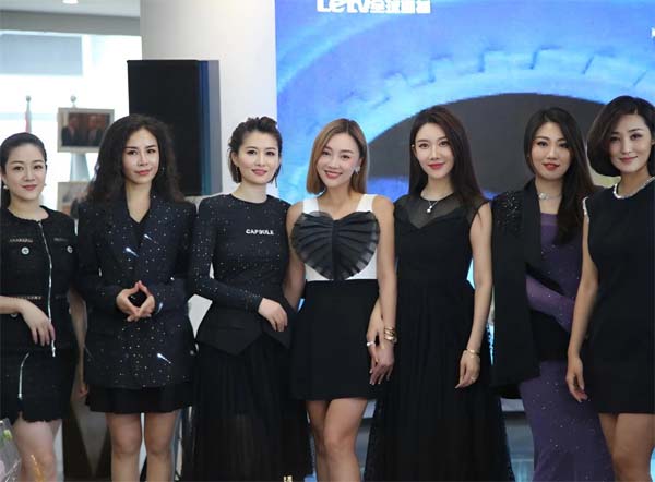 精英气场：总裁办公室商务桌花设计案例