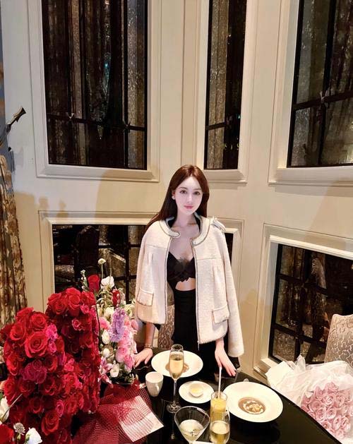 欢聚时刻：跨国企业年会主题花艺布置全案