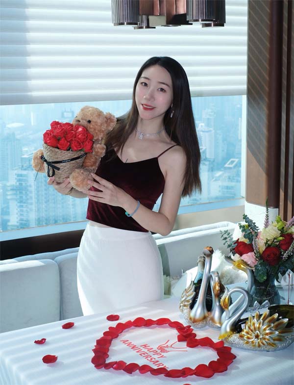 年度盛典：公司年会舞台花艺灯光效果全解析